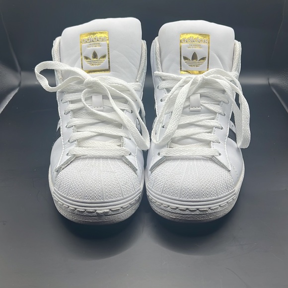 Adidas high top sneaker preowned size 5 Runs big fits size 6.5 - Picture 2 of 6